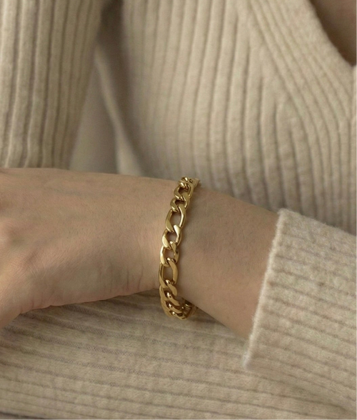 Chunky Chain Bracelet lifestyle image by Boujee & Co