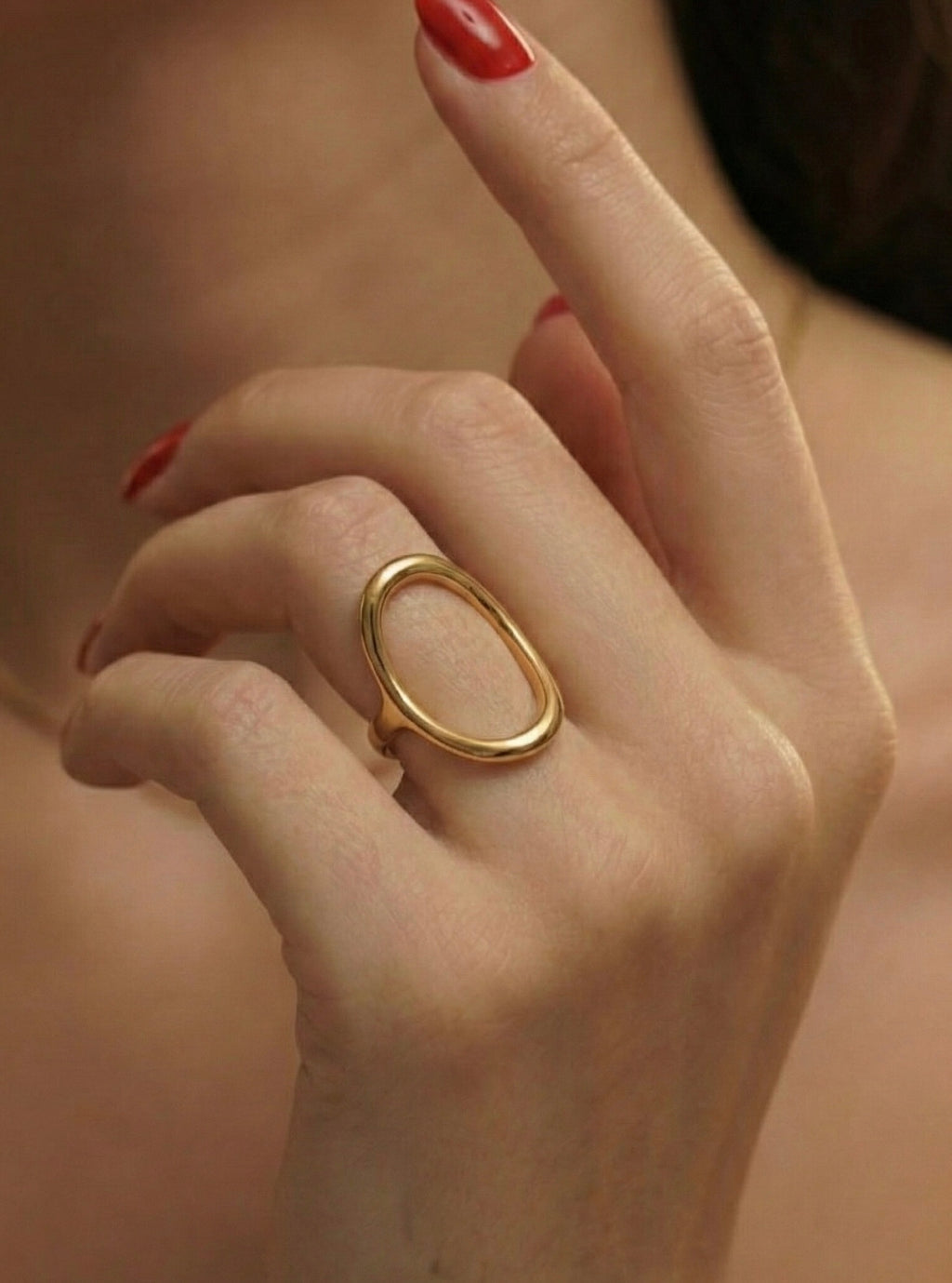 Oval Frame Band lifestyle image by Boujee & Co